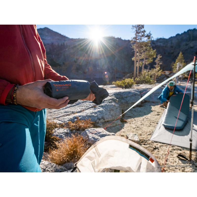 Matelas à gonfler NeoAir UBERLITE Rvalue 2.3 SHORT Orion THERMAREST Montania Sport