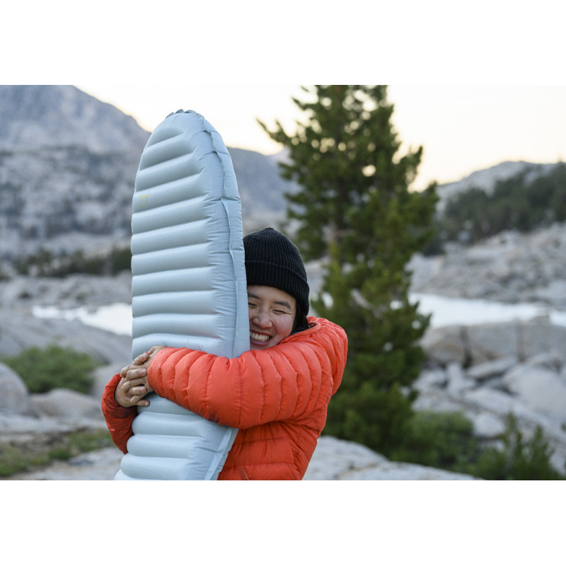 Matelas 183cm NeoAir XTHERM NXT REG Rvalue 7.3 gris THERMAREST 2024 Montania Sport