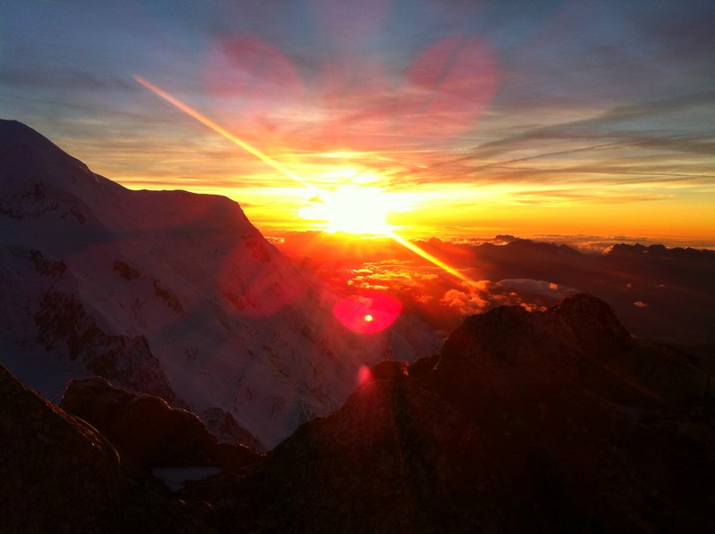 Coucher de soleil; Un de ces moment qui justifie le choix de faire de l'alpinisme plutôt que de se dorer la pillule en falaise. 