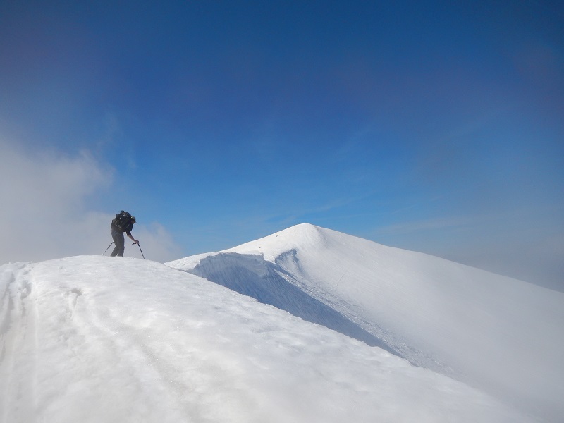 La dernière petite remonté avant la la fin de la descente. La neige est déjà bien "transfo".