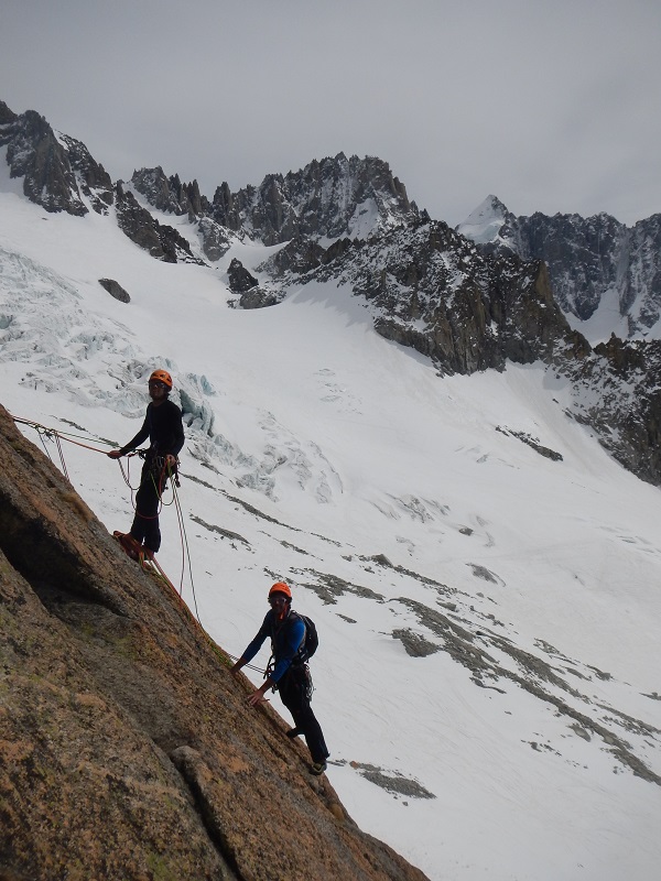 a défaut de marmotte grimpeuse-photographe il y a une cordé de suisse-argentin pour nous prendre en photo. 