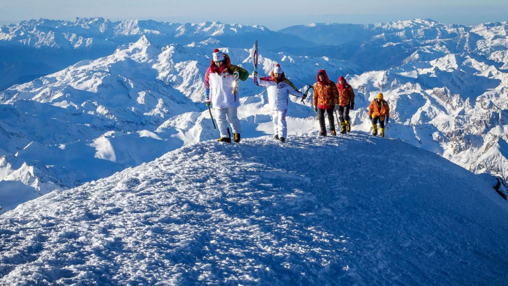 La flamme olympique des JO de Sotchi a été allumée au sommet du mont Elbrouz. © Belga image