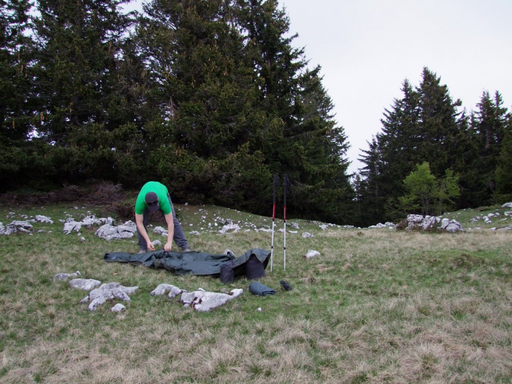 Positionner sa toile à pourrir à l'emplacement de son tarp