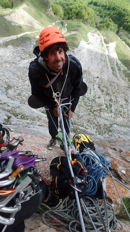 Rémi, toujours pas fatigué de hisser les sacs.