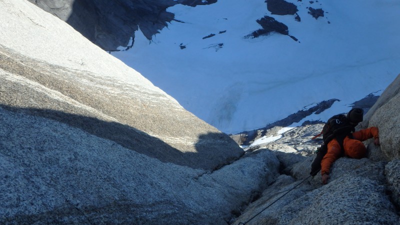 Bruno en pleine action à l'ouverture du dièdre en 6c.