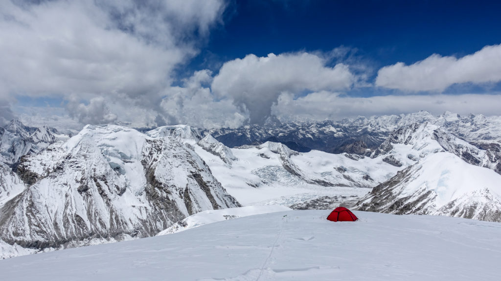 Habitat improbable à 7000m sur la route du camp 2