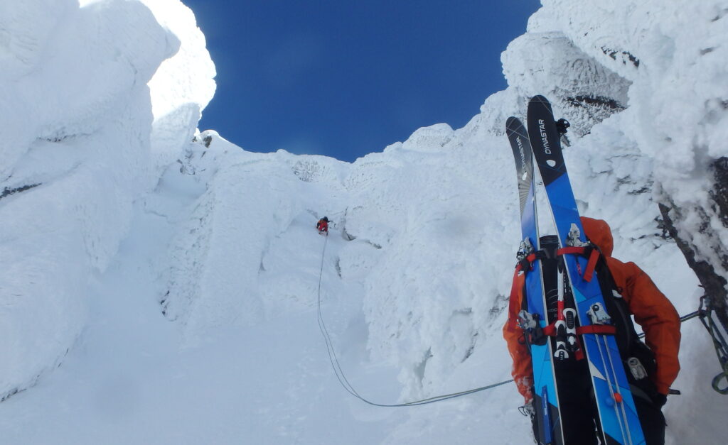 De l'alpinisme au ski de rando, il n'y a qu'un pas et une corde