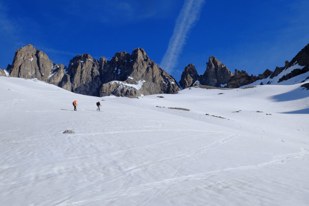 Montée vers la grande ruine sur le tour des Écrins