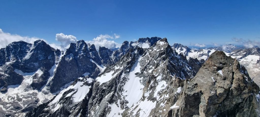 Massif des Écrins depuis le pilier sud de la Barre