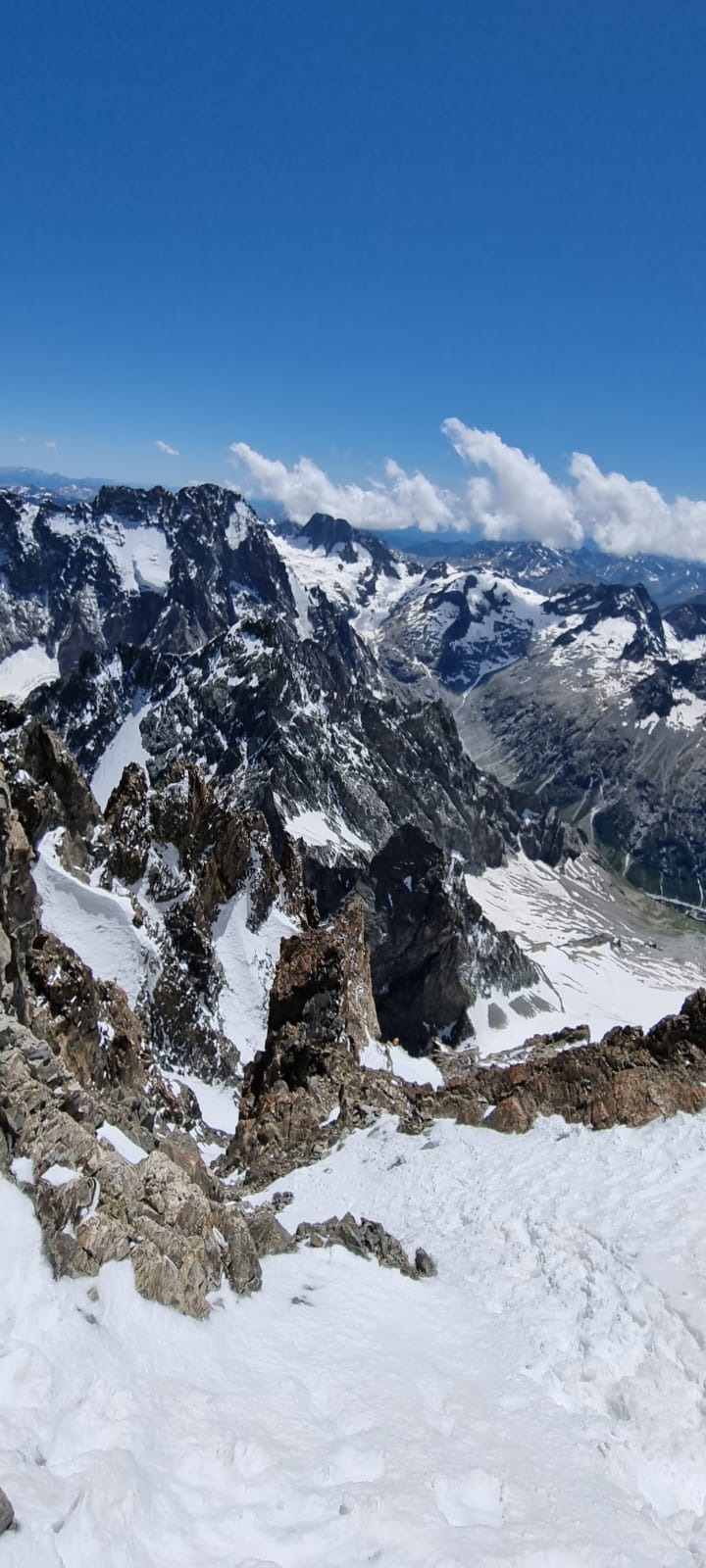 Le massif des Écrins depuis le pilier sud